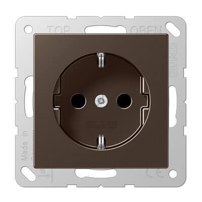 Розетка с заземлением с защитными шторками безвинтовой зажим Jung A 500 мокка A520KIMO