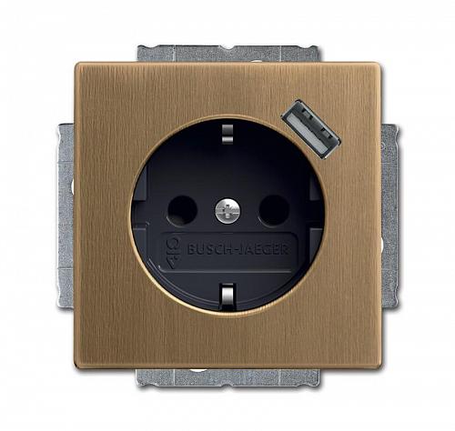 Розетка ABB Dynasty Schuko с/з 16A 250V со шторками USB безвинтовой зажим латунь античная/антрацит 2CKA002011A6246