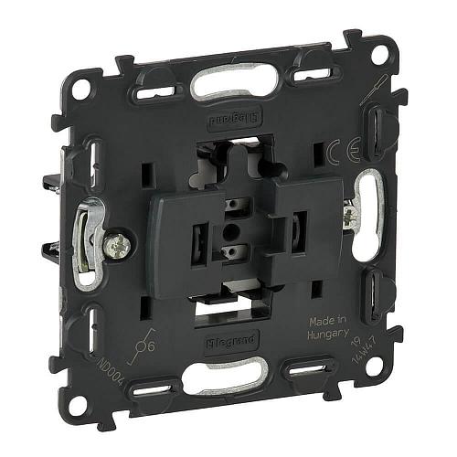 Переключатель одноклавишный Legrand Valena Мех In Matic 10AX 250V с зажимом нейтрали 752010